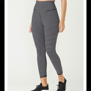 Black/white striped 7/8 Glyder leggings